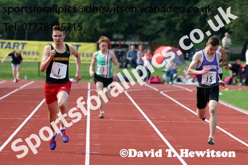 Mens 400 metres at the Northern Inter-Counties under-17s and 15s at Witton Park, Blackburn. Photo: David T. Hewitson/Sports for All Pics